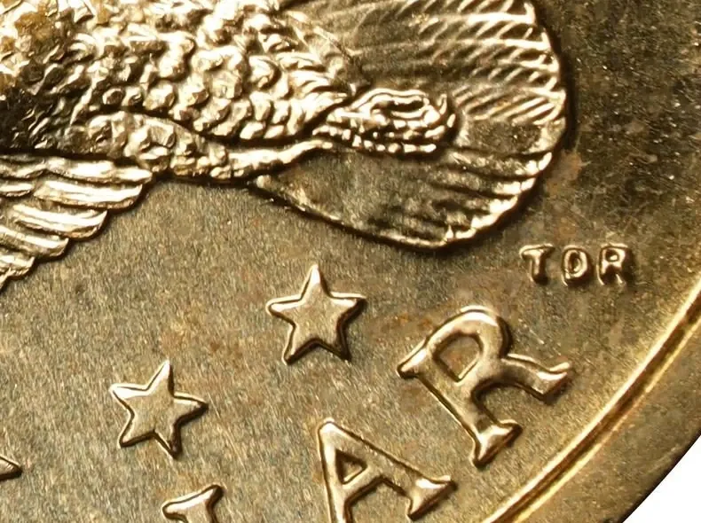 Attributed Cheerios FS-902 · tail feathers: Internal detail is pronounced on the specimen from lot 6174.